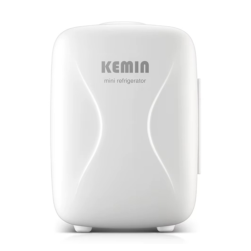 ثلاجة حجم صغير 